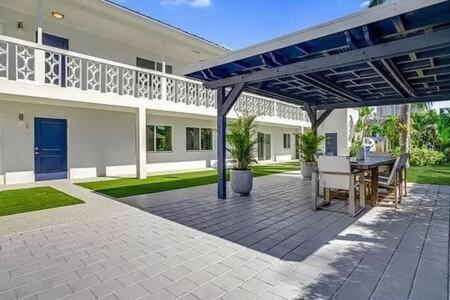 Grand 2 Bedroom On The Intracoastal Riviera Beach Exterior photo